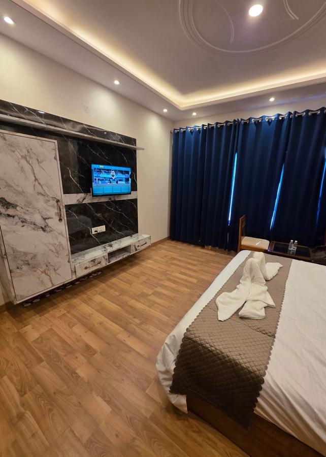 Modern marble entertainment wall in suite