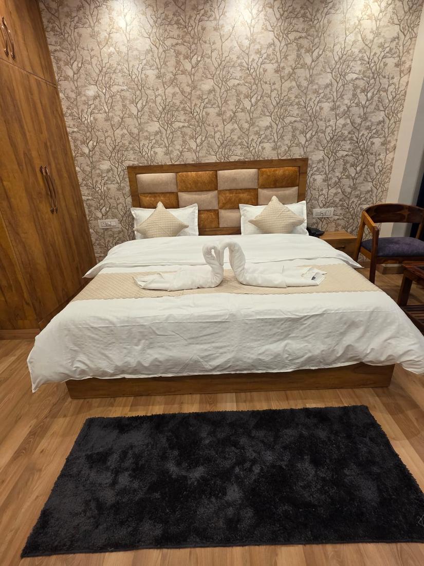 Sunset Signature Room — luxurious bedroom